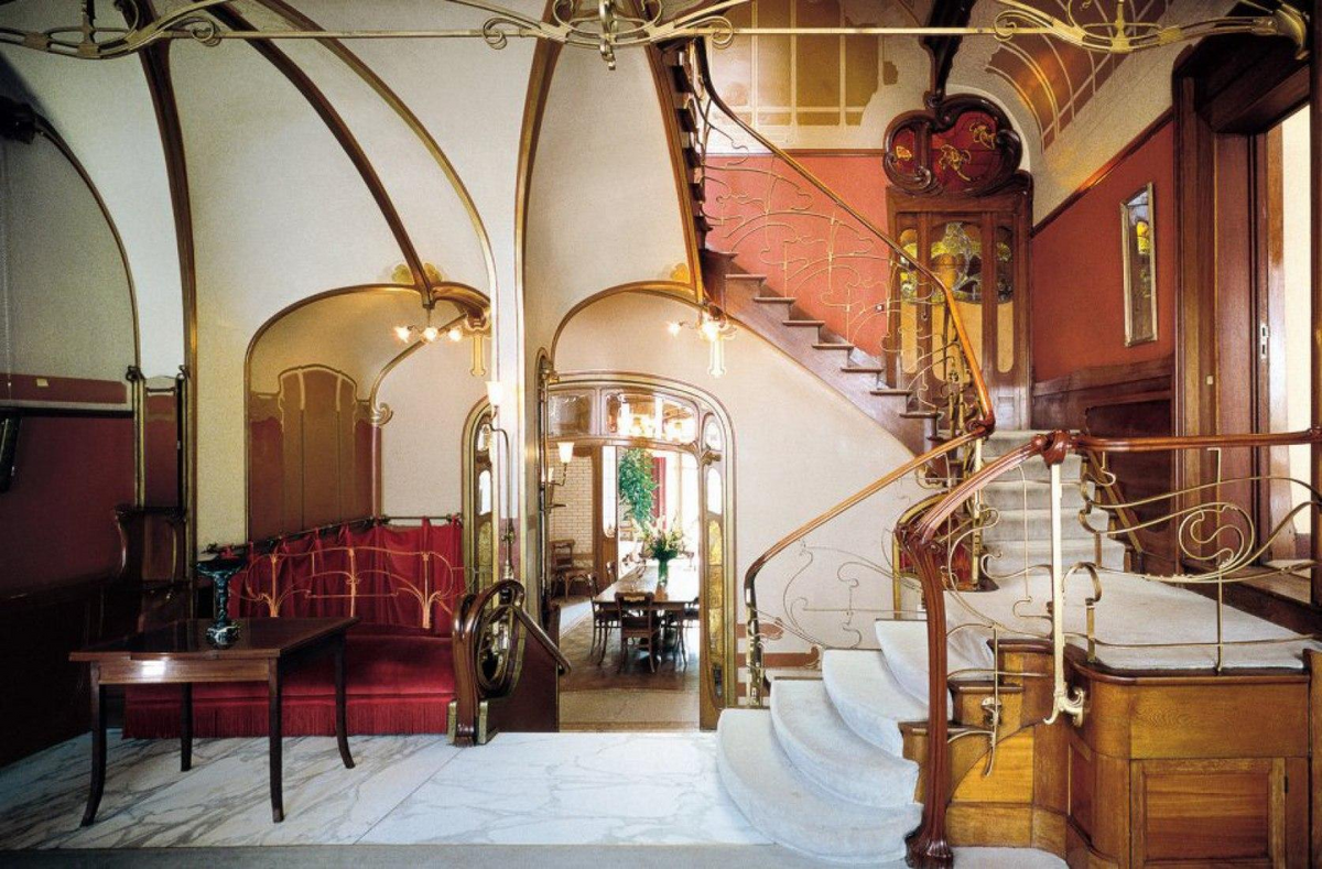 Hall in liberty italian style, with staircase