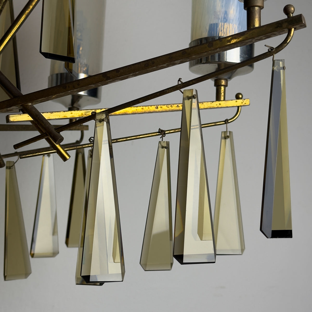 Large Sculptural Italian Mid-Century Chandelier in Brass and Glass, Italy 1950s