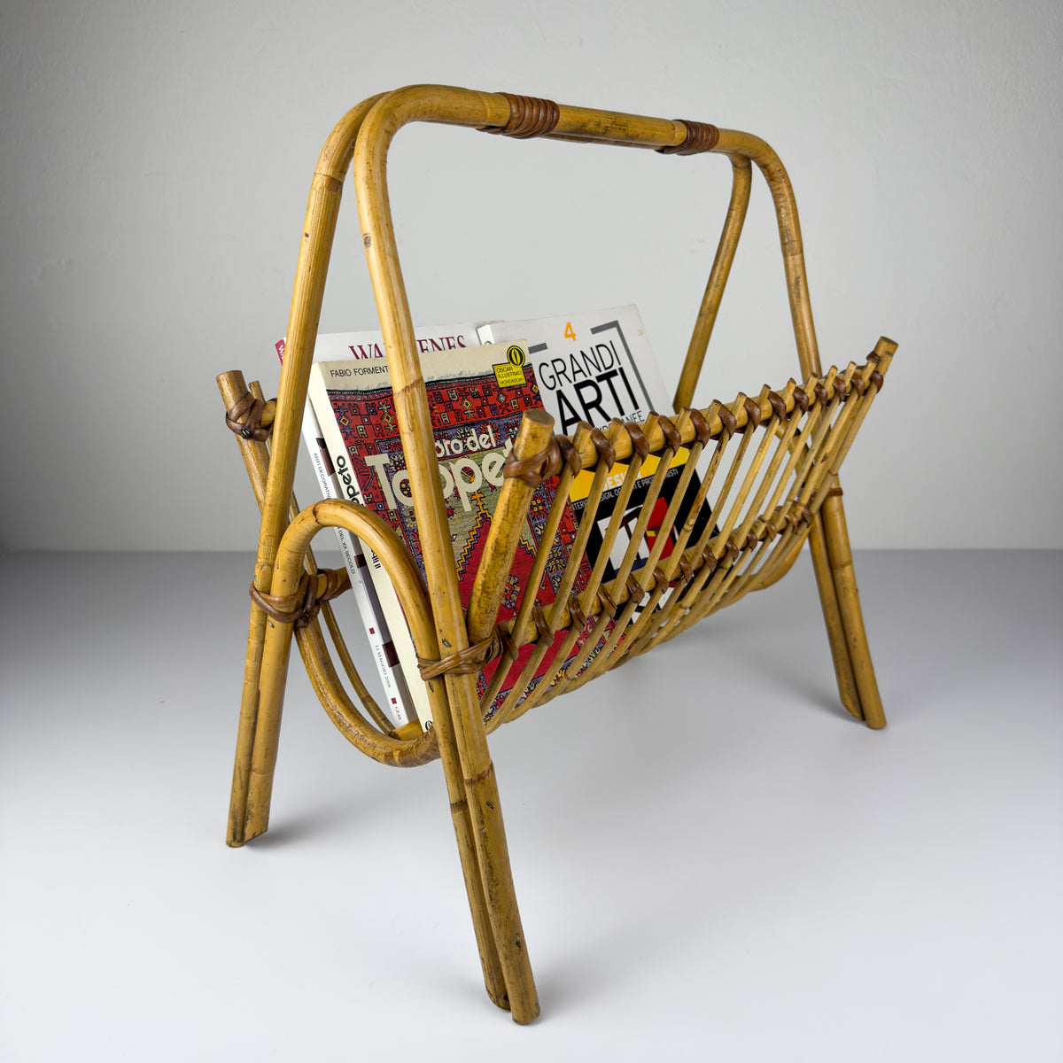 Vintage bamboo and Vienna straw magazine rack, Italy 1960s / Mid-century modern home decor