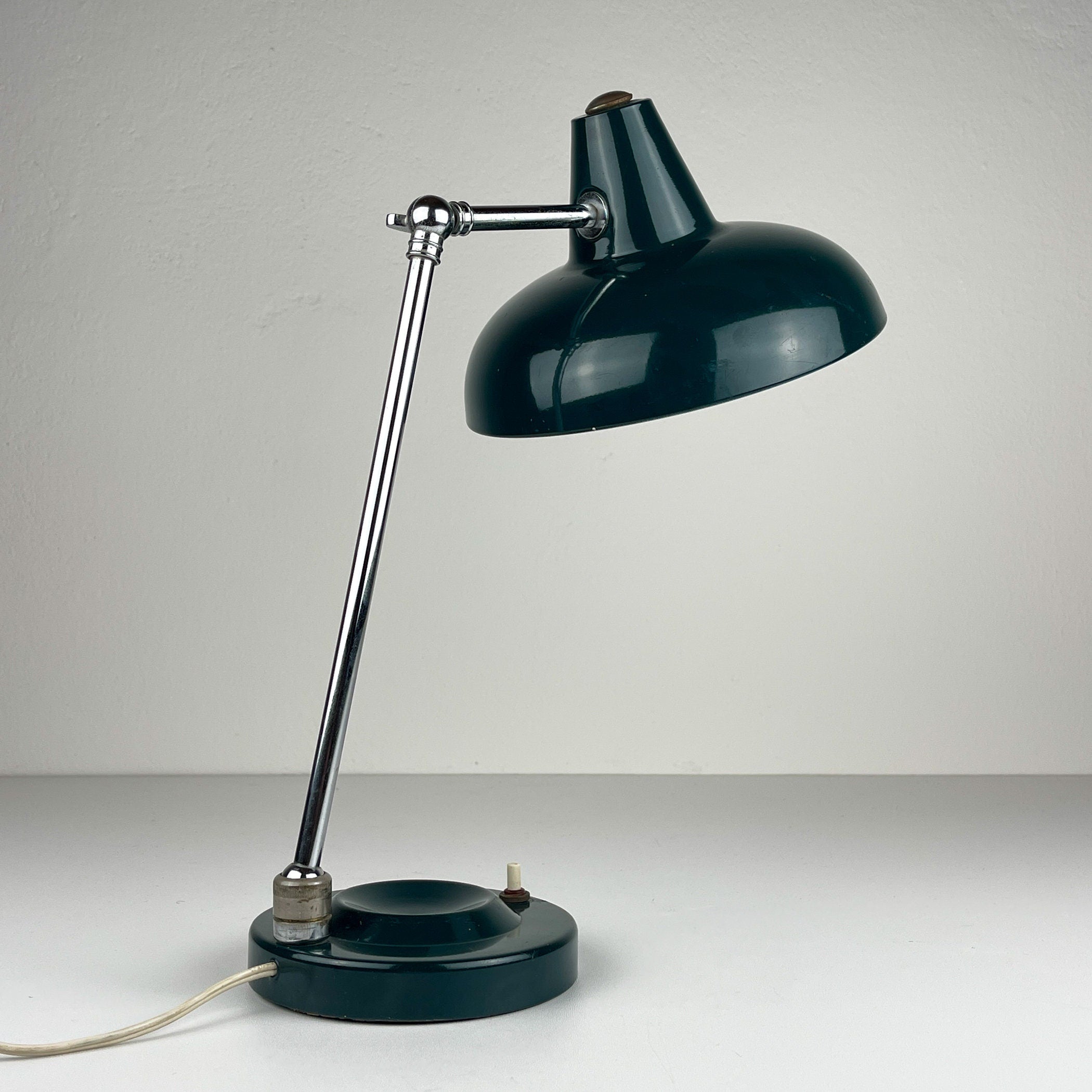 Green Industrial metal desk lamp Italy, 1960s, Mid-century office table lamp