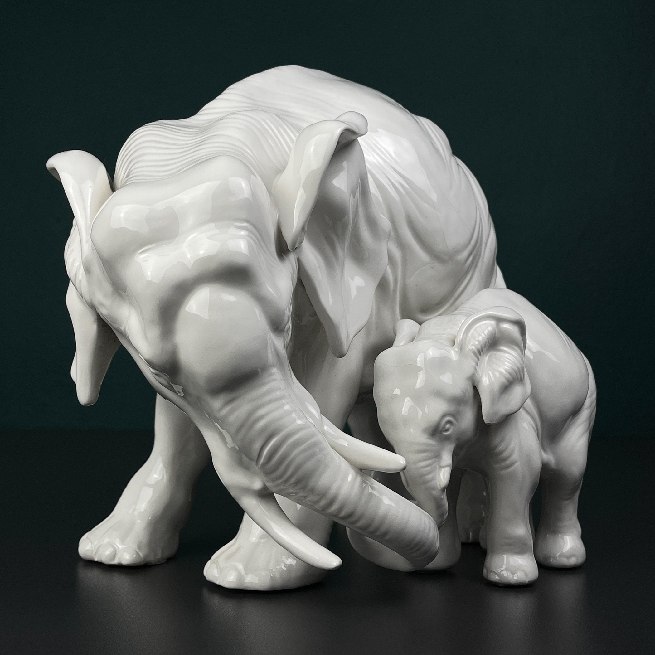 White porcelain figurine Elephant and baby by Artepiu ESTE, Italy 1990s, Vintage home decor
