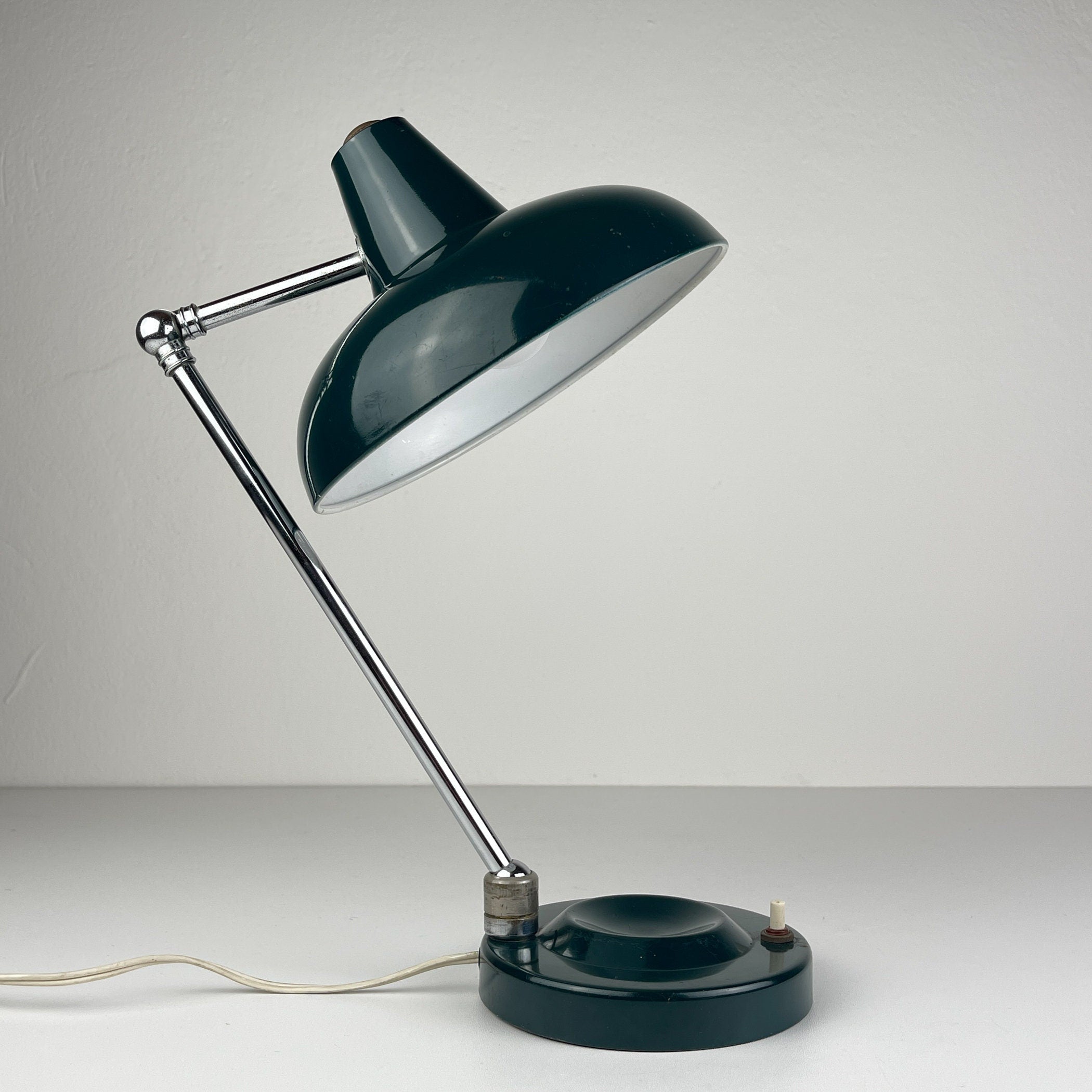 Green Industrial metal desk lamp Italy, 1960s, Mid-century office table lamp